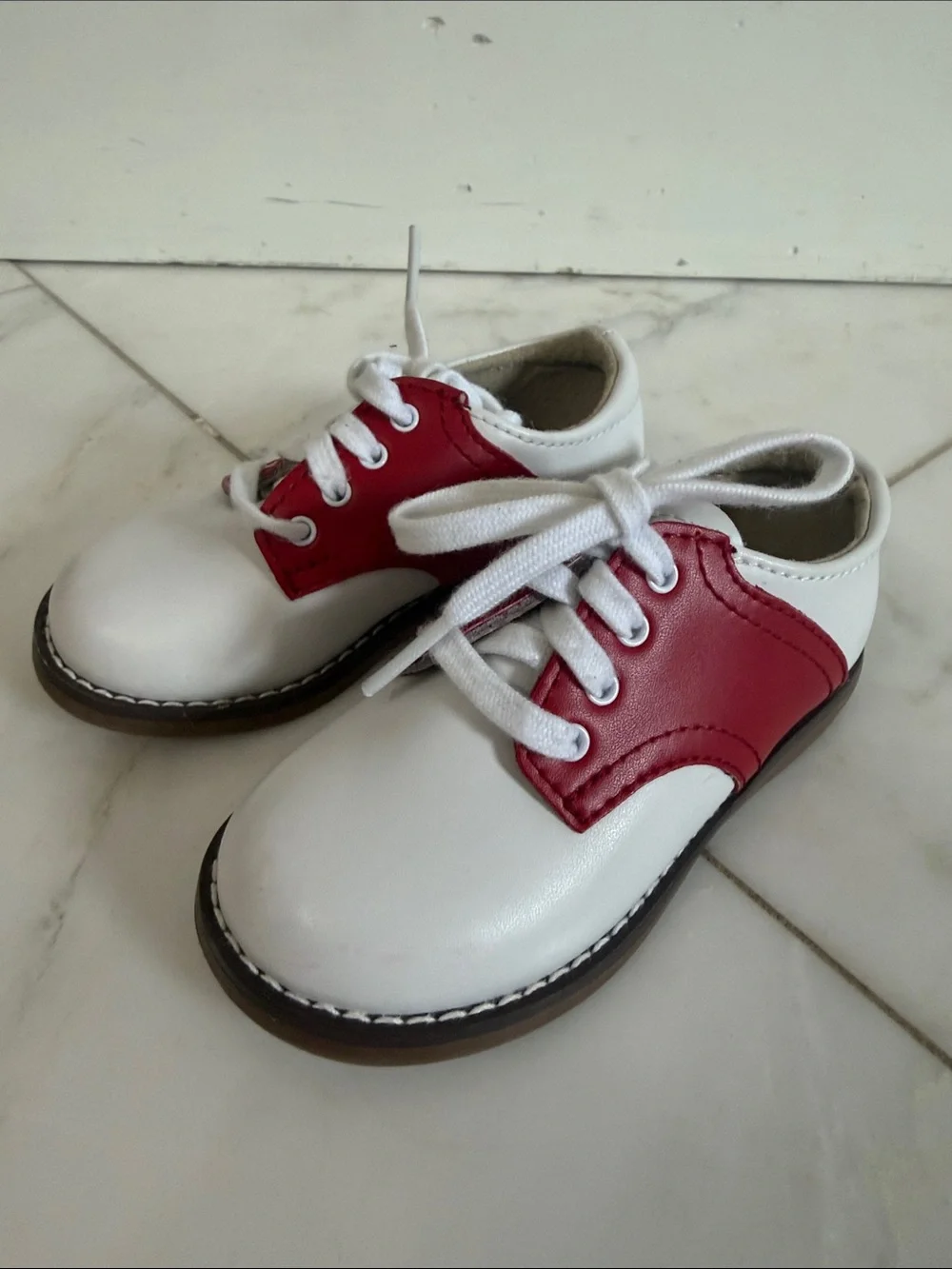 Footmates Cheer red and white leather lace up saddle shoes baby toddler size 6